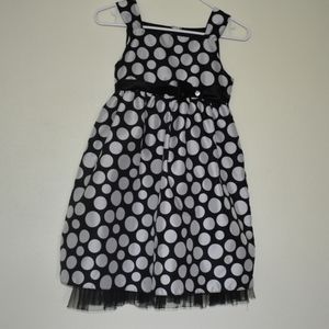 Polka dot dress with ribbon